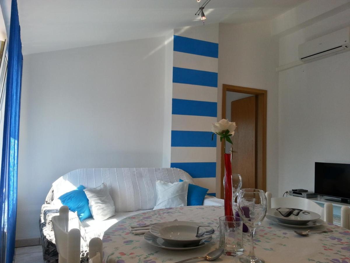 Apartmani Elena Малинска Екстериор снимка